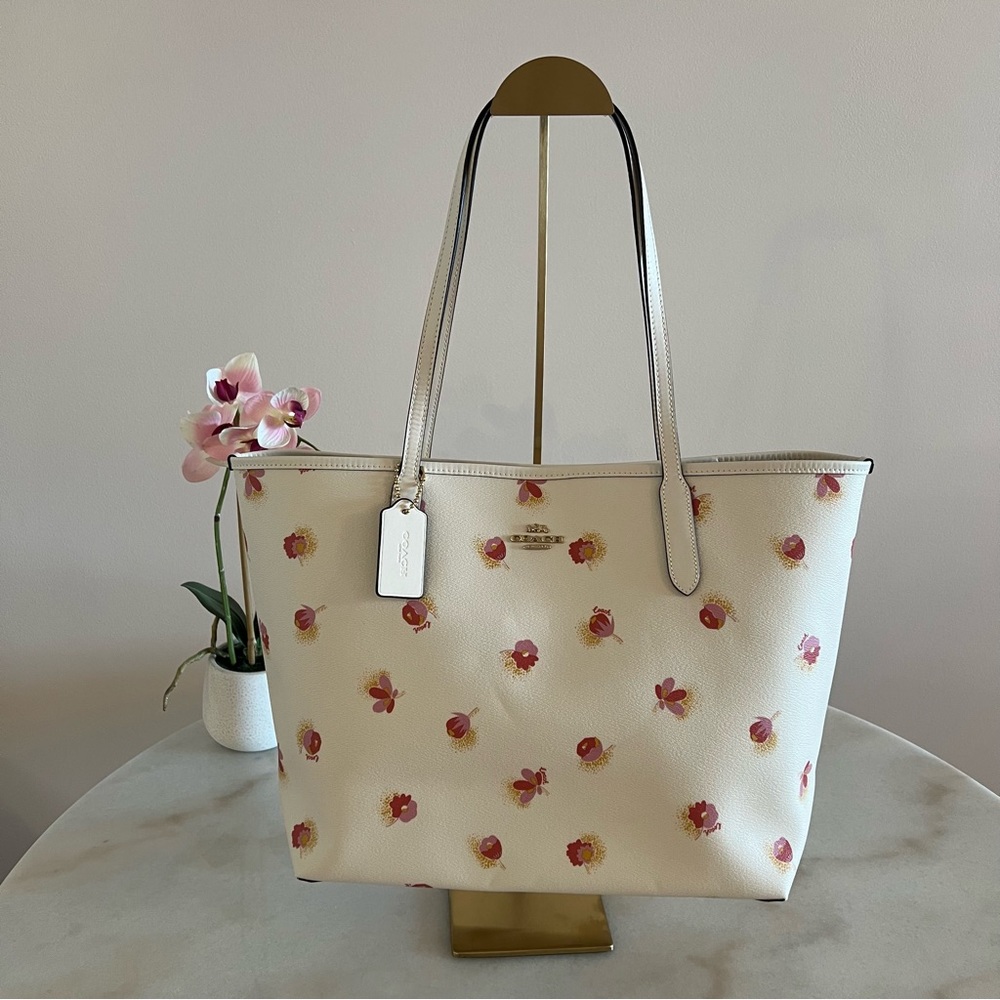 NWT City Tote Pop Floral Print